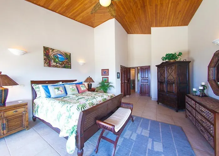 Luxury Villa, Infinity Pool & Ocean Views Villa *